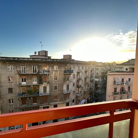 B&B Off Rooms And Relax Napoli Bagian luar foto