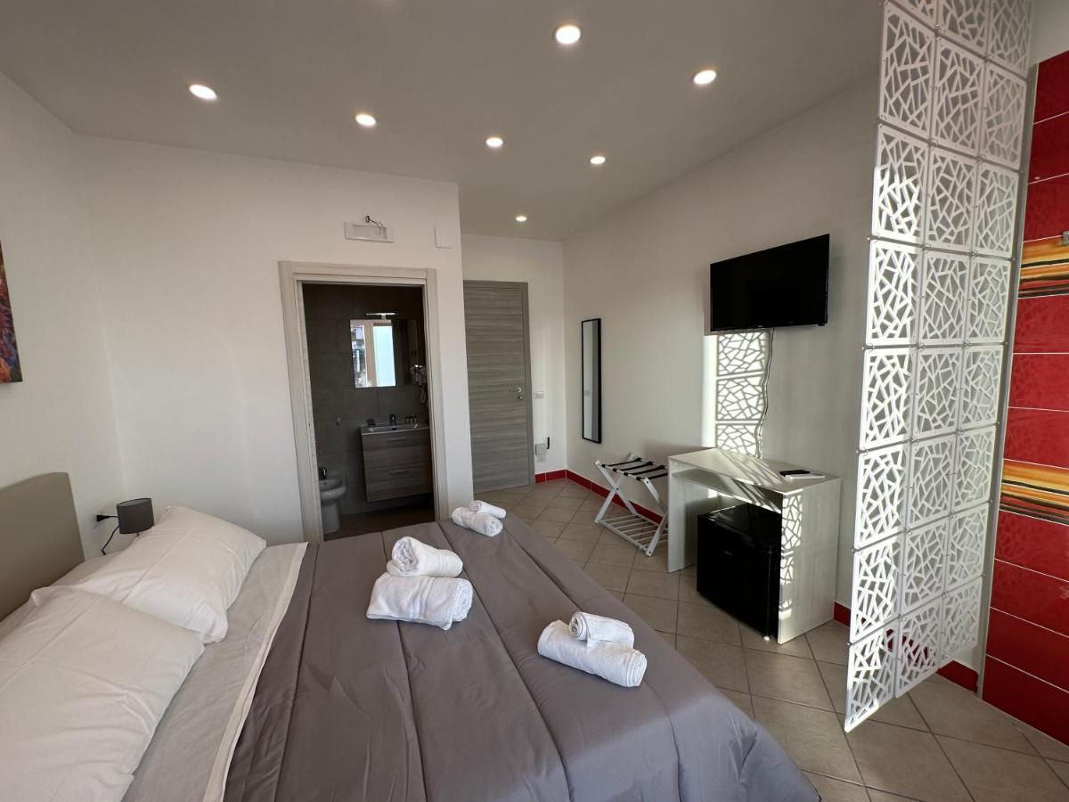 B&B Off Rooms And Relax Napoli Bagian luar foto