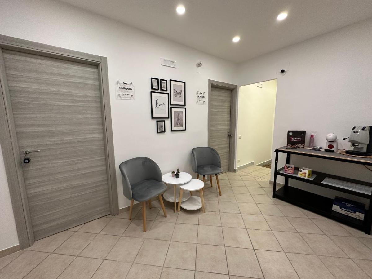 B&B Off Rooms And Relax Napoli Bagian luar foto