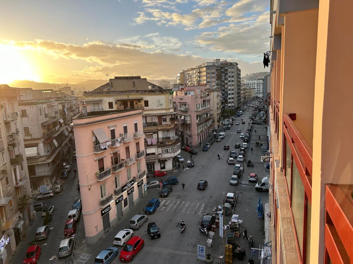 B&B Off Rooms And Relax Napoli Bagian luar foto