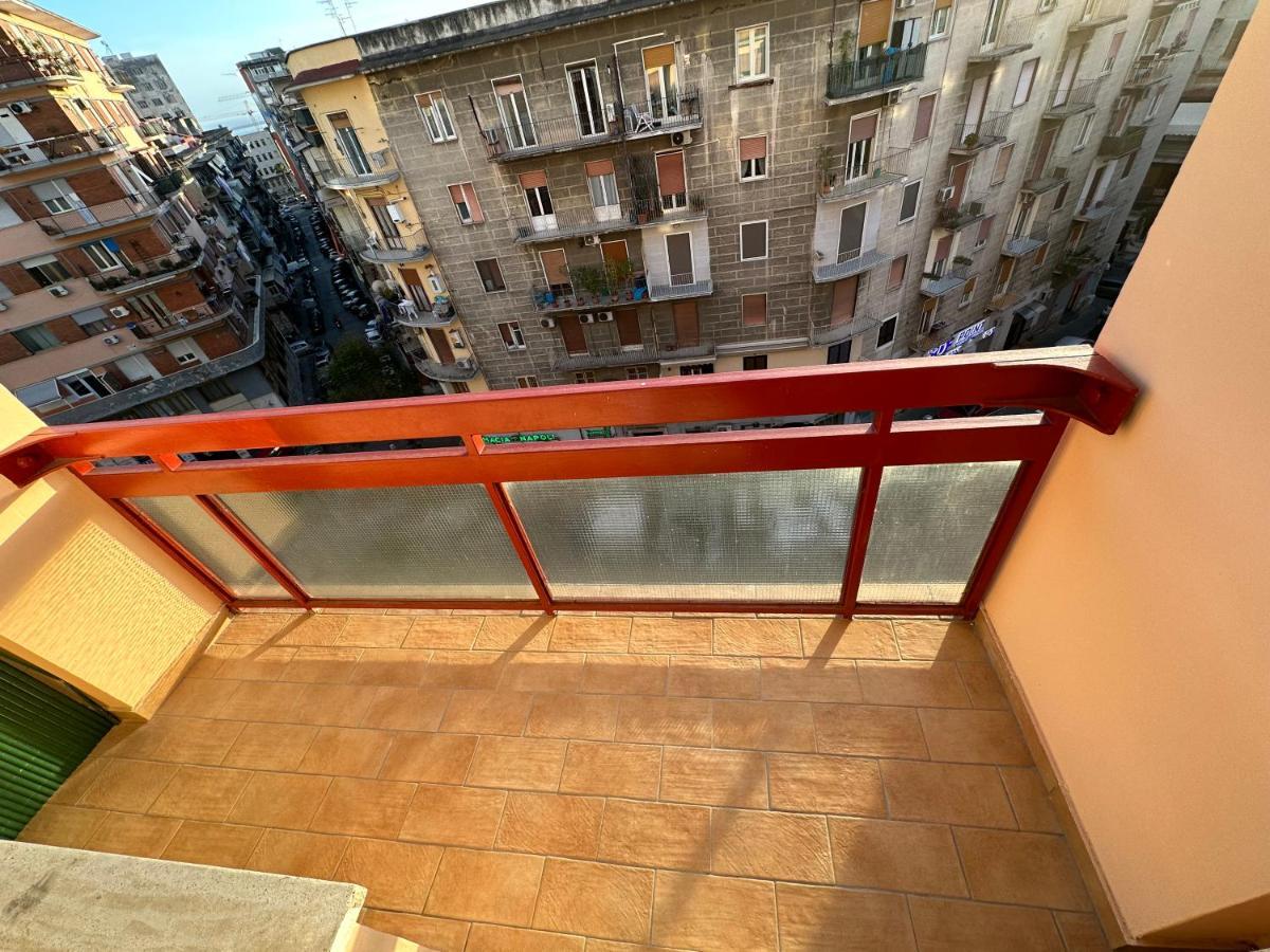 B&B Off Rooms And Relax Napoli Bagian luar foto