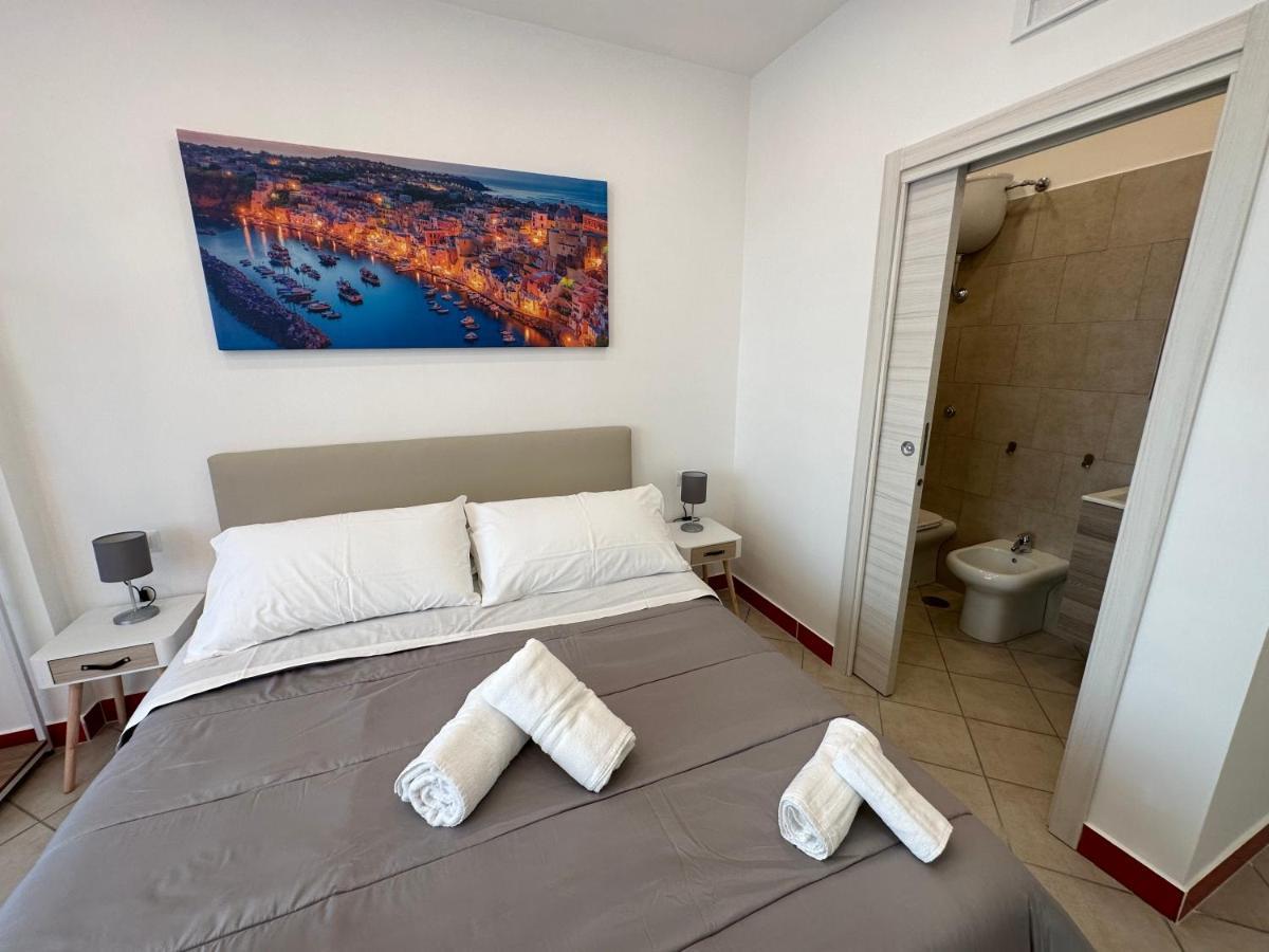 B&B Off Rooms And Relax Napoli Bagian luar foto