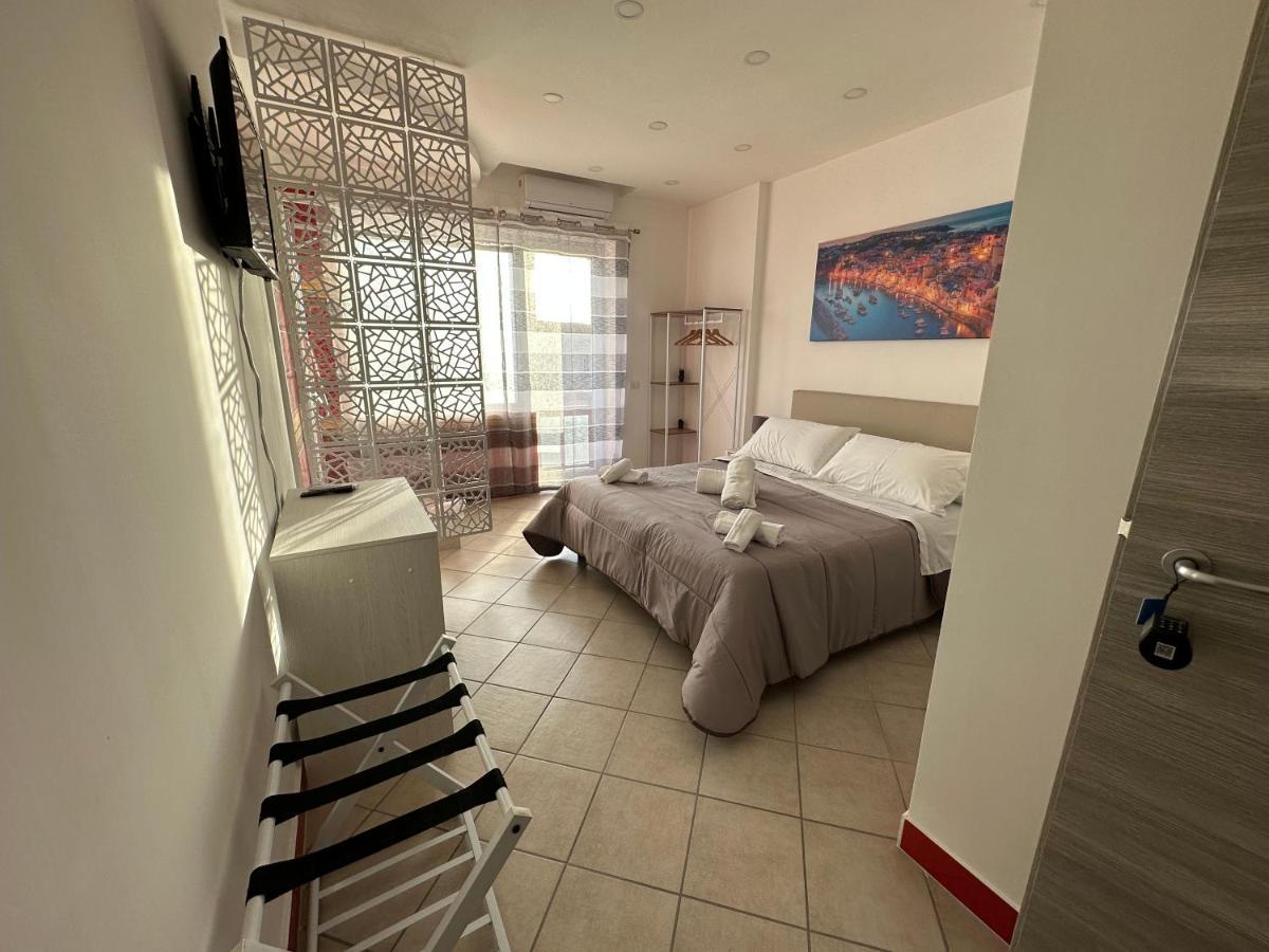 B&B Off Rooms And Relax Napoli Bagian luar foto