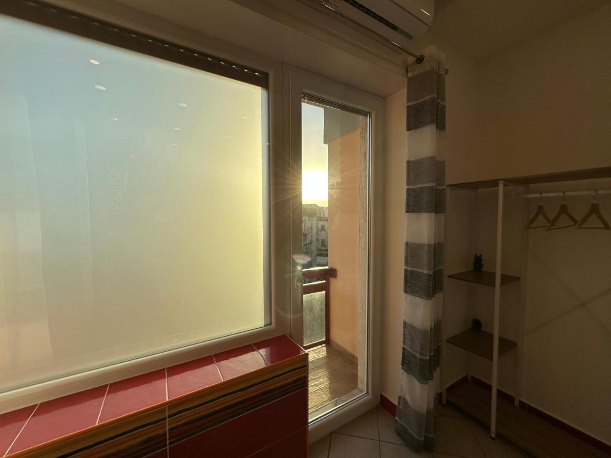 B&B Off Rooms And Relax Napoli Bagian luar foto