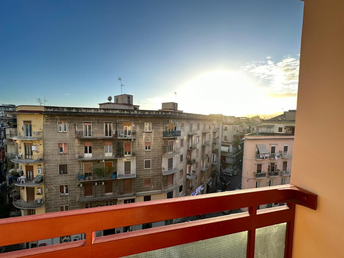 B&B Off Rooms And Relax Napoli Bagian luar foto