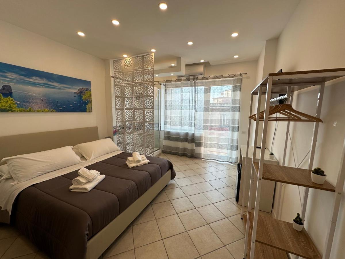 B&B Off Rooms And Relax Napoli Bagian luar foto