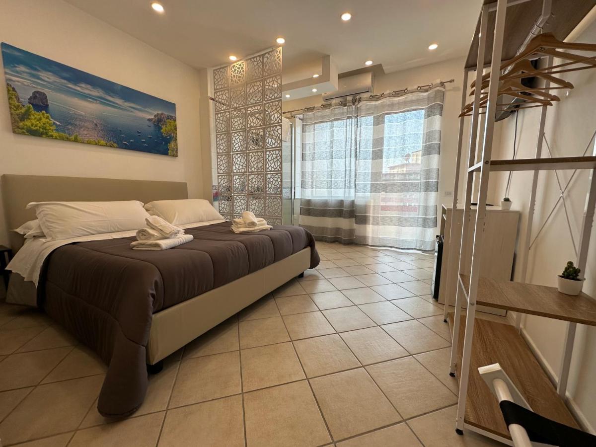 B&B Off Rooms And Relax Napoli Bagian luar foto