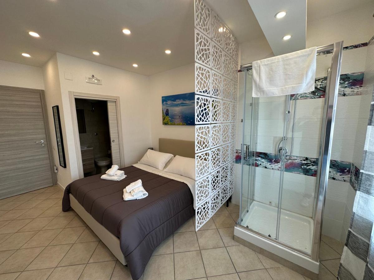 B&B Off Rooms And Relax Napoli Bagian luar foto