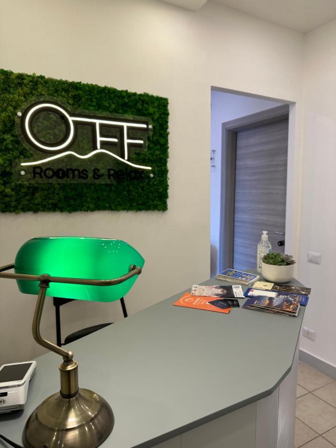 B&B Off Rooms And Relax Napoli Bagian luar foto